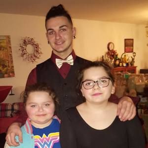 Meet your Posher, Dustin